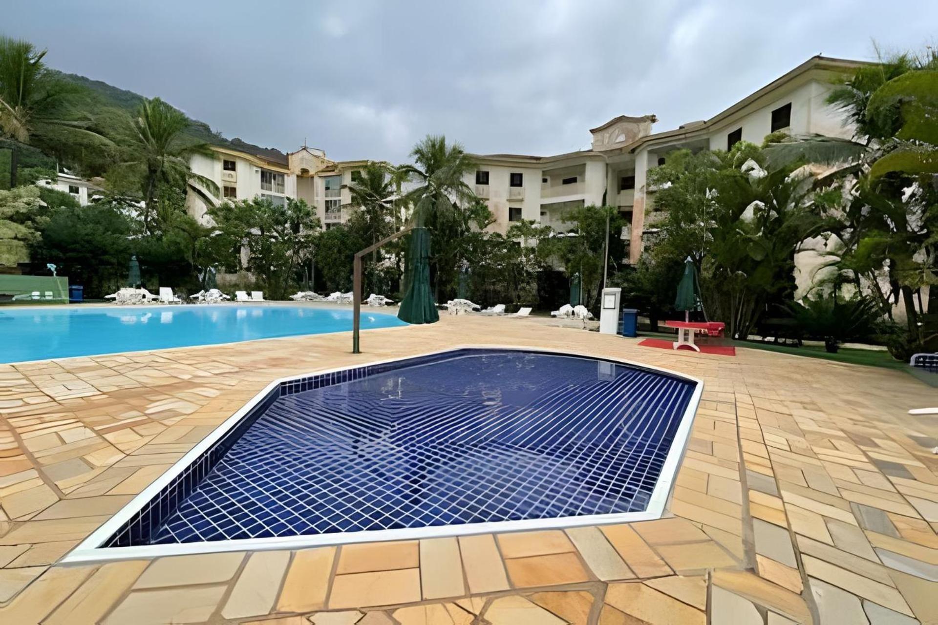 Apartamento de 2 Quartos com Varanda